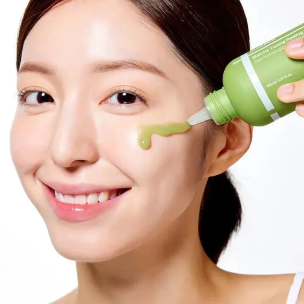 Gel exfoliant cu matcha și capsule de cărbune