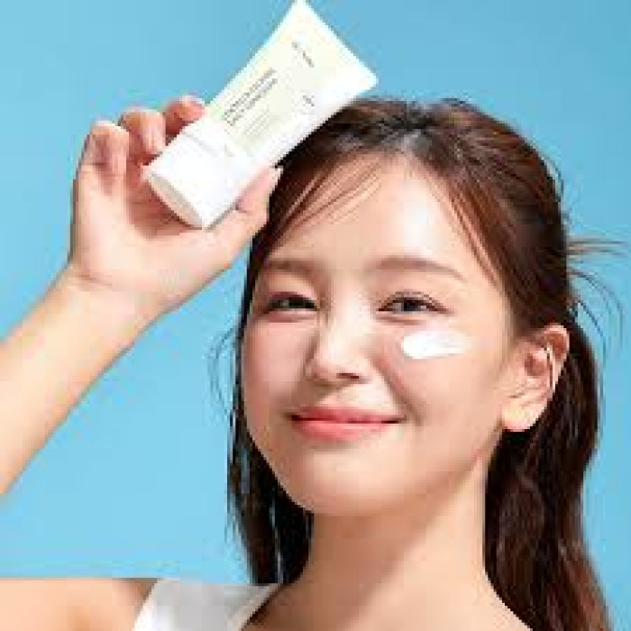 Легкий солнцезащитный крем SPF50+