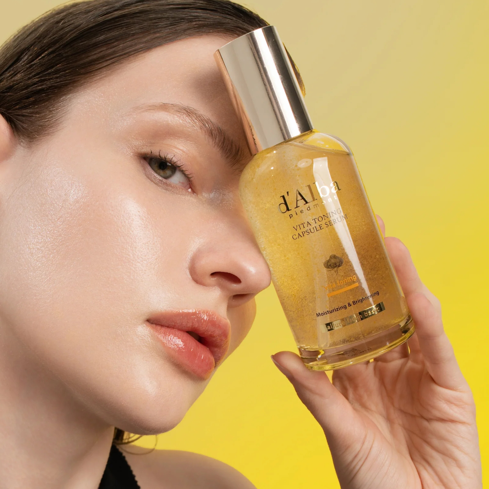 Осветляющая и тонизирующая сыворотка с витаминными капсулами