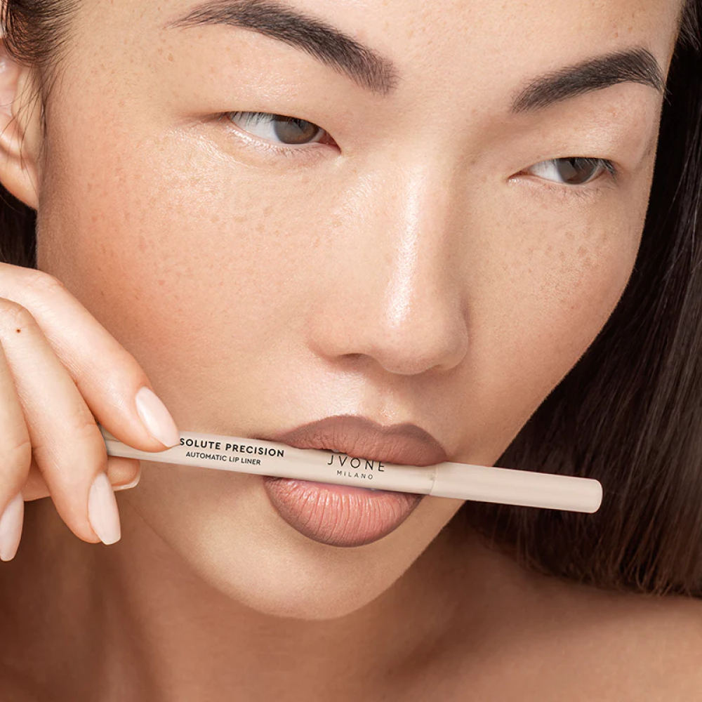 Creion de buze cu extra pigment și rezistent