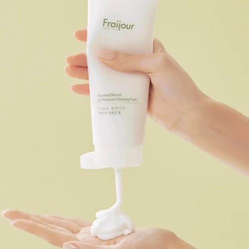 Spuma pentru curatarea tenului cu PH echilibrat