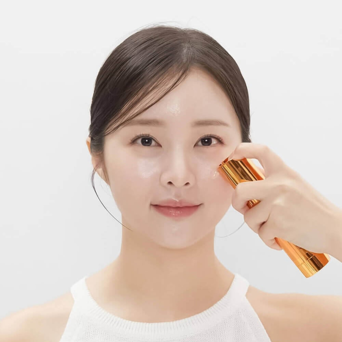 Ser iluminator cu microace și vitamine