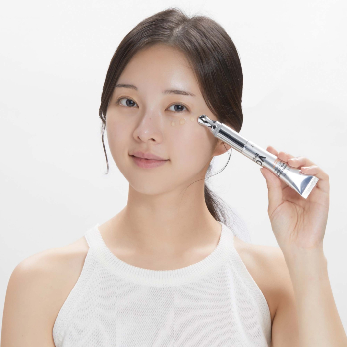 Cremă pentru ochi cu microace, Vitamina C și aplicator vibrant