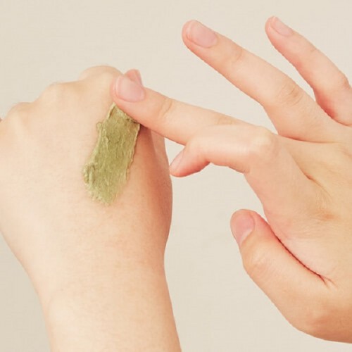 Spuma pentru curatarea pielii problematice