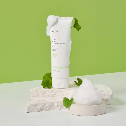 Spuma pentru curățarea tenului cu extract de Centella Asiatică