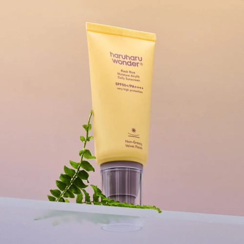 Protecție solară cu textură lejeră SPF50+