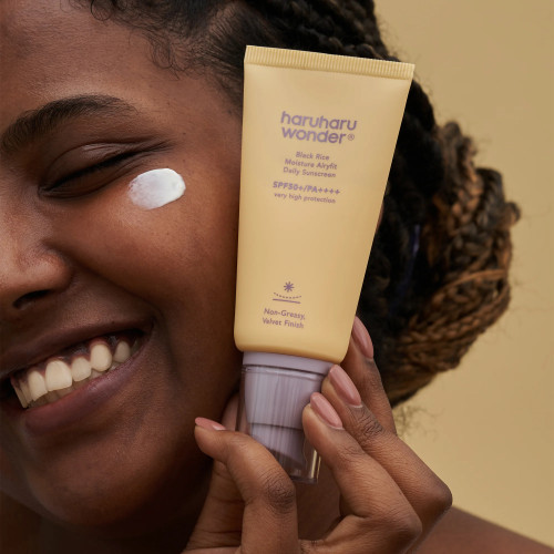 Protecție solară cu textură lejeră SPF50+