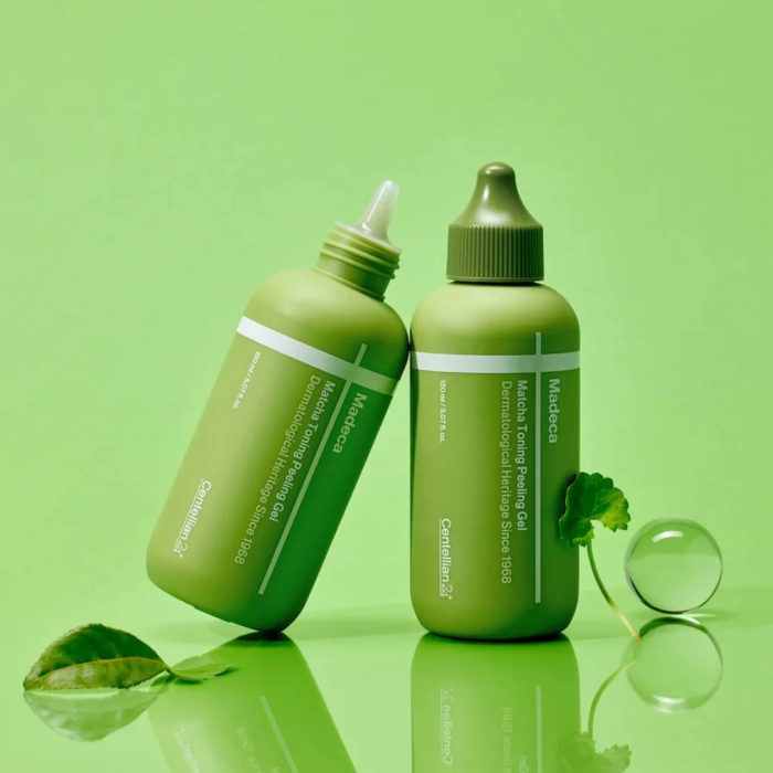 Gel exfoliant cu matcha și capsule de cărbune