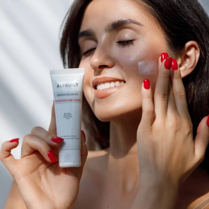 Set cu acid hialuronic și SPF50 pentru hidratarea și protejarea pielii